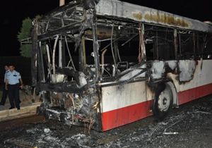 İzmir de belediye otobüsüne molotoflu saldırı!