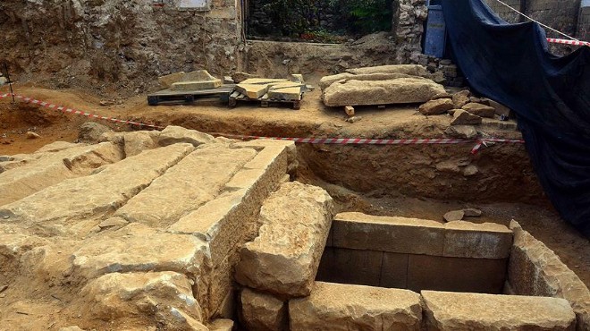 Muğla da 2 bin 400 yıllık oda mezar bulundu