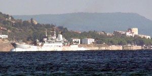 Rus savaşı gemisi  Sıcak denizlere  indi