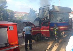 Milas ta korkutan atık toplama kamyonu yangını