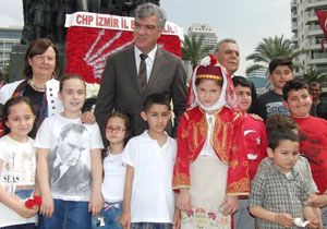 CHP İzmir den 23 Nisan kutlaması