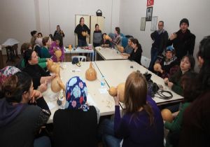 Karabağlar’da kadınlara el sanatları eğitimleri 
