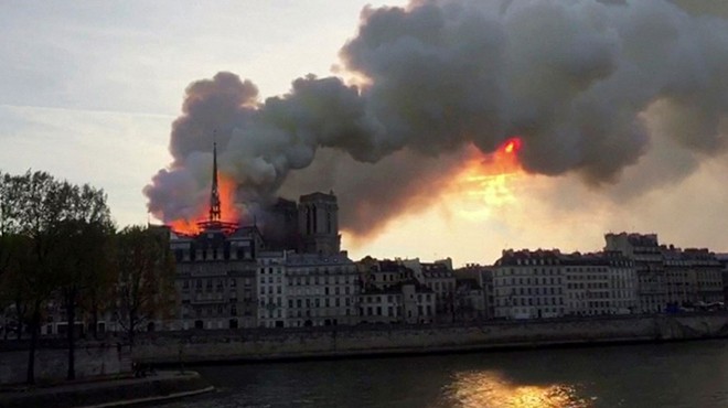 Notre Dame Katedrali nde büyük yangın!