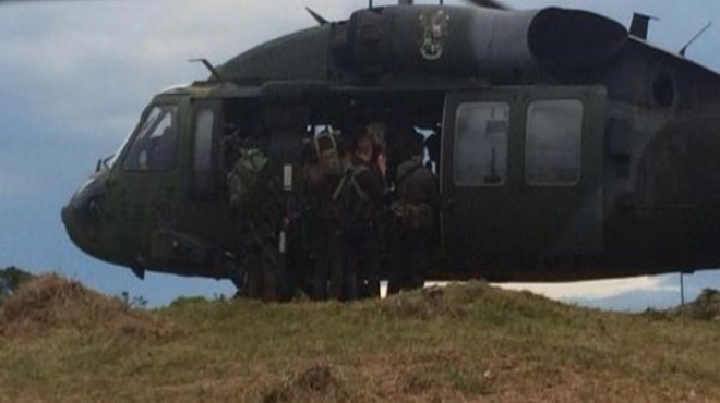 O ülkede askeri helikopter düştü : 17 ölü