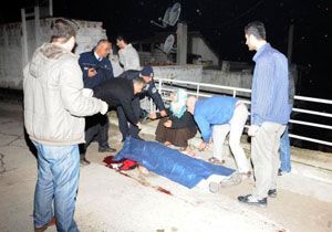 İzmir de birahane kavgası kanlı bitti: 2 ölü 1 yaralı