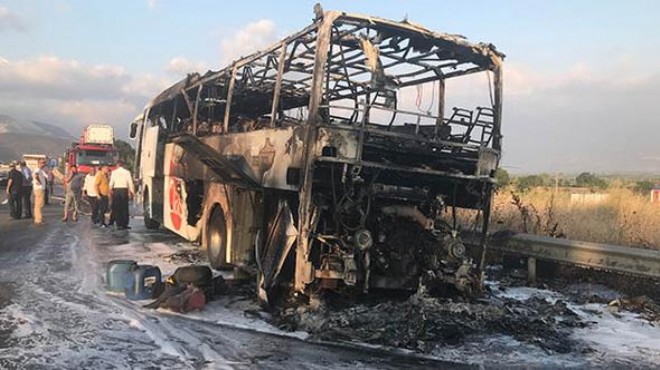Otobüs alev alev yandı: 20 yolcu vardı, faciadan dönüldü
