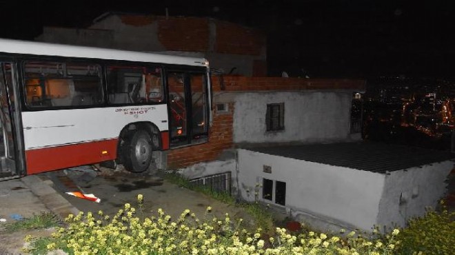 İzmir de otobüs yoldan çıktı...Evdekiler kabus yaşadı!