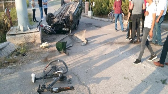 Otomobil 2 bisikletliye çarptı: 1 ölü, 3 yaralı