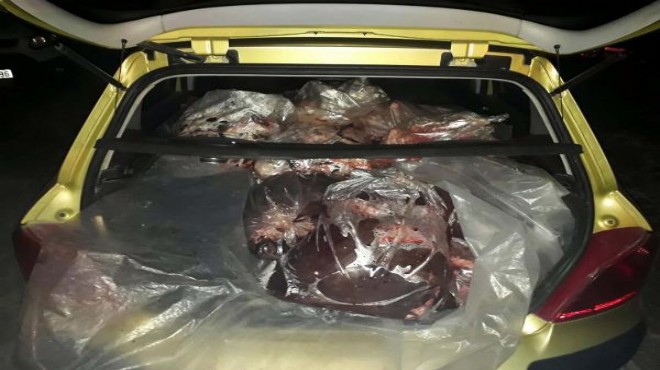 Otomobil bagajından 250 kilo kaçak et çıktı!
