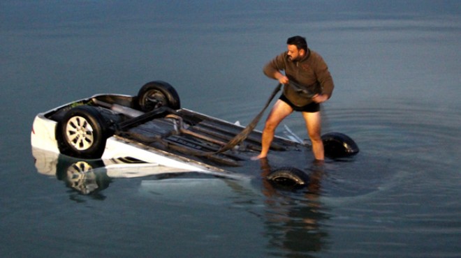 Otomobil denize uçtu: 1 ölü, 3 yaralı