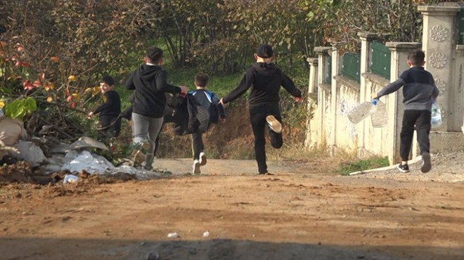 Oyun oynayan çocuklar polisi görünce kaçtı