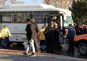 Halk otobüsüyle kamyon çarpıştı: 22 yaralı