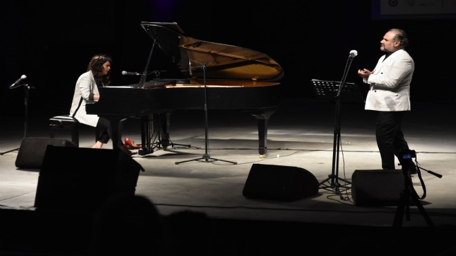 Piyanist Anjelika Akbar ile opera sanatçısı Hakan Aysev Bodrum u şenlendirdi