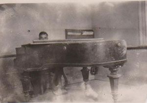 İzmir de 35 yıldır kayıp asırlık piyano bulundu!