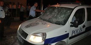 Diyarbakır da polis aracına silahlı saldırı: 3 yaralı