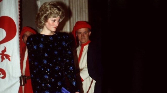 Prenses Diana nın elbisesi rekor fiyata satıldı