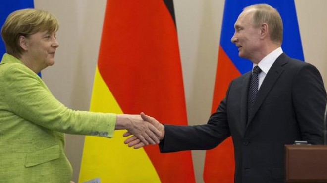 Putin ve Merkel arasında kritik görüşme