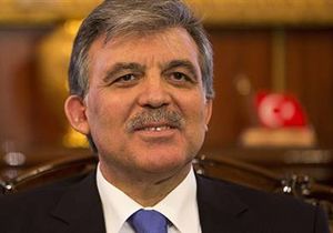 Abdullah Gül den Davutoğlu na tebrik telefonu