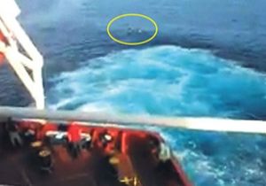 Türk gemisi 2 sığınmacıyı okyanusun ortasında bıraktı! 