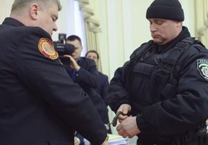 Ukrayna hükümet toplantısında bakana kelepçe
