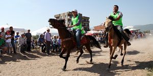 Bornova’da rahvan at yarışı heyecanı