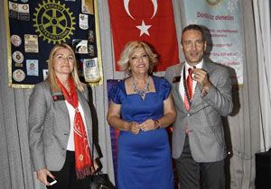 Bostanlı Rotary de bayrak değişimi