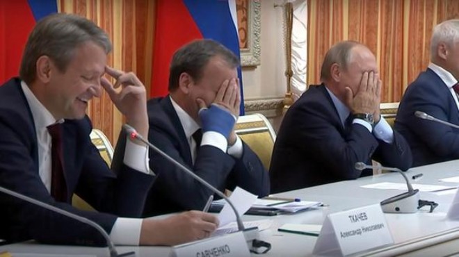 Rus Bakan ın gafı Putin i utandırdı