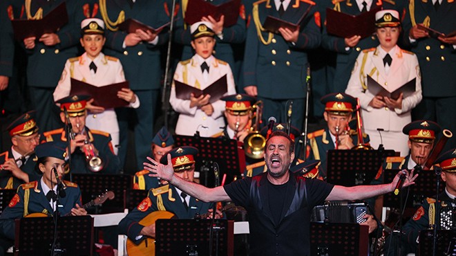 Rus Kızılordu Korosu ve Haluk Levent konseri izleyicileri büyüledi