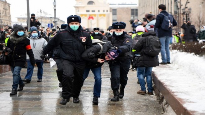 Rusya da sokaklar karıştı: En az bin kişi gözaltında