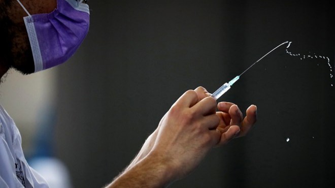 Rusya da üçüncü korona aşısı tescillendi
