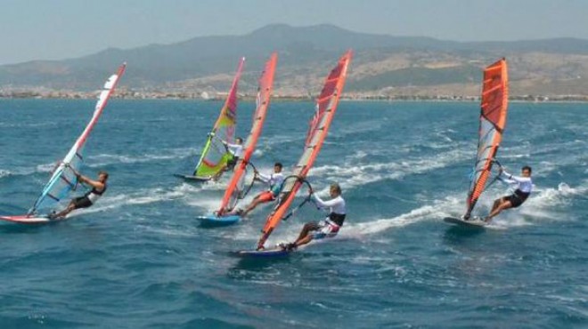 Rüzgar Sörfü Türkiye Ligi 2. ayağı Dikili de yapıldı
