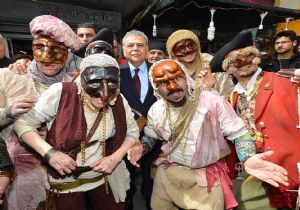İzmir’de büyük şölen: Tiyatro Günleri yola çıktı 