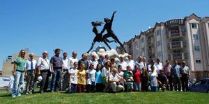 Salihli de özgürlüğe koşan Atatürk gençleri heykeli