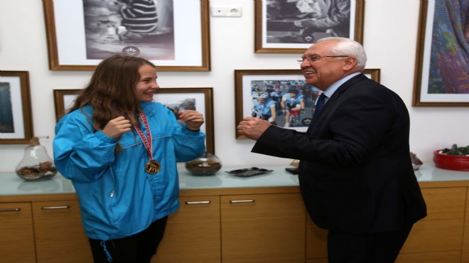Şampiyon madalyasıyla, Başkan Selvitopu’nu ziyaret etti