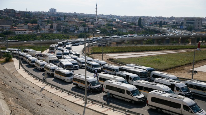 Servisçiler isyanda: İzmir trafiğini kilitlediler!