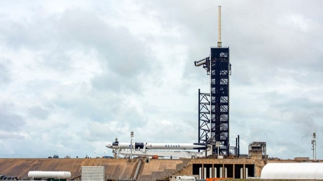 SpaceX in ilk insanlı uzay mekiği denemesi ertelendi
