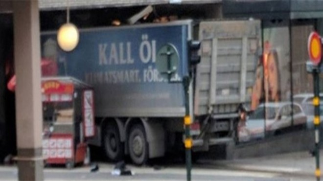 Stockholm de kamyonlu saldırı: Ölü ve yaralılar var