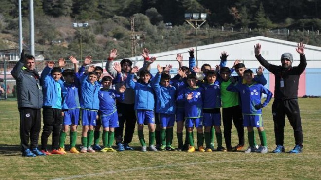 Suriyeli çocuklar İzmir Cup ta