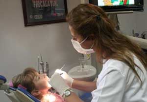 Ailelere uzman uyarısı: Süt dişlerinin bakımına dikkat