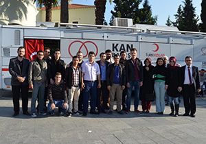 AK Partili gençlerden anlamlı bağış