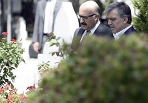 Gül den Erbakan ın mezarına ziyaret