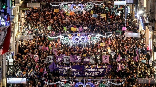 Taksim de binlerce kadından 8 Mart yürüyüşü