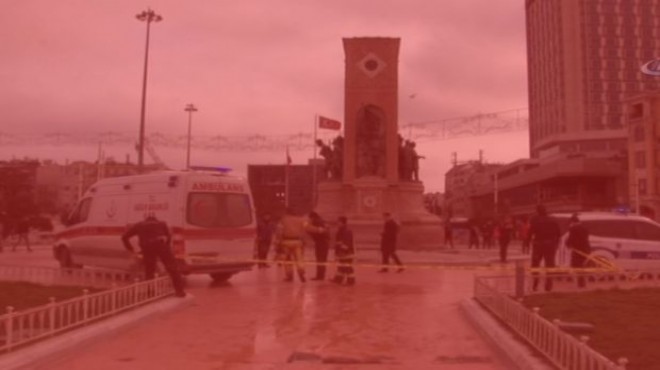 Taksim Meydanı nda bir kişi kendini yaktı!