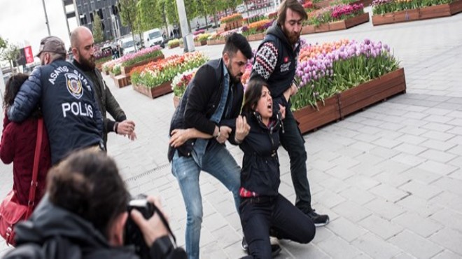 Taksim Meydanı nda iki kişi gözaltına alındı