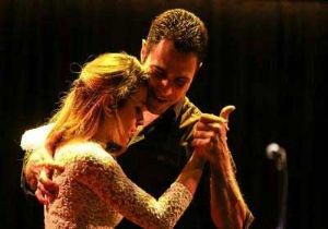 İzmir’de sanat yağmuru sürüyor: 1 TL’ye tango keyfi