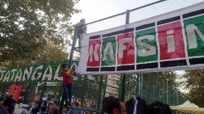 Taraftarlar İzmir için birleşti: Karşıyaka pankartını Göztepeli astı