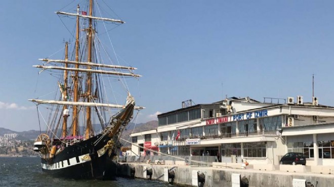 Tarihi İtalyan gemisi İzmir de
