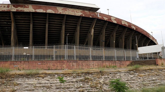 Tarihi Cebeci stadı için yıkım başladı