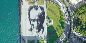 İzmir in canlı Atatürk portresine büyük onur 