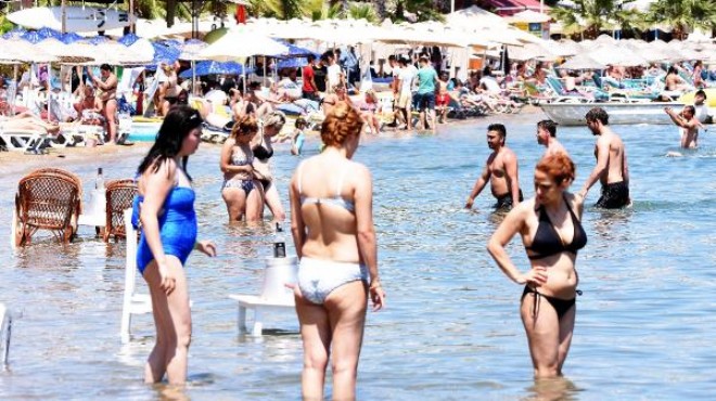 Tatilciler Bodrum a akın etti: Plajlar doldu taştı
